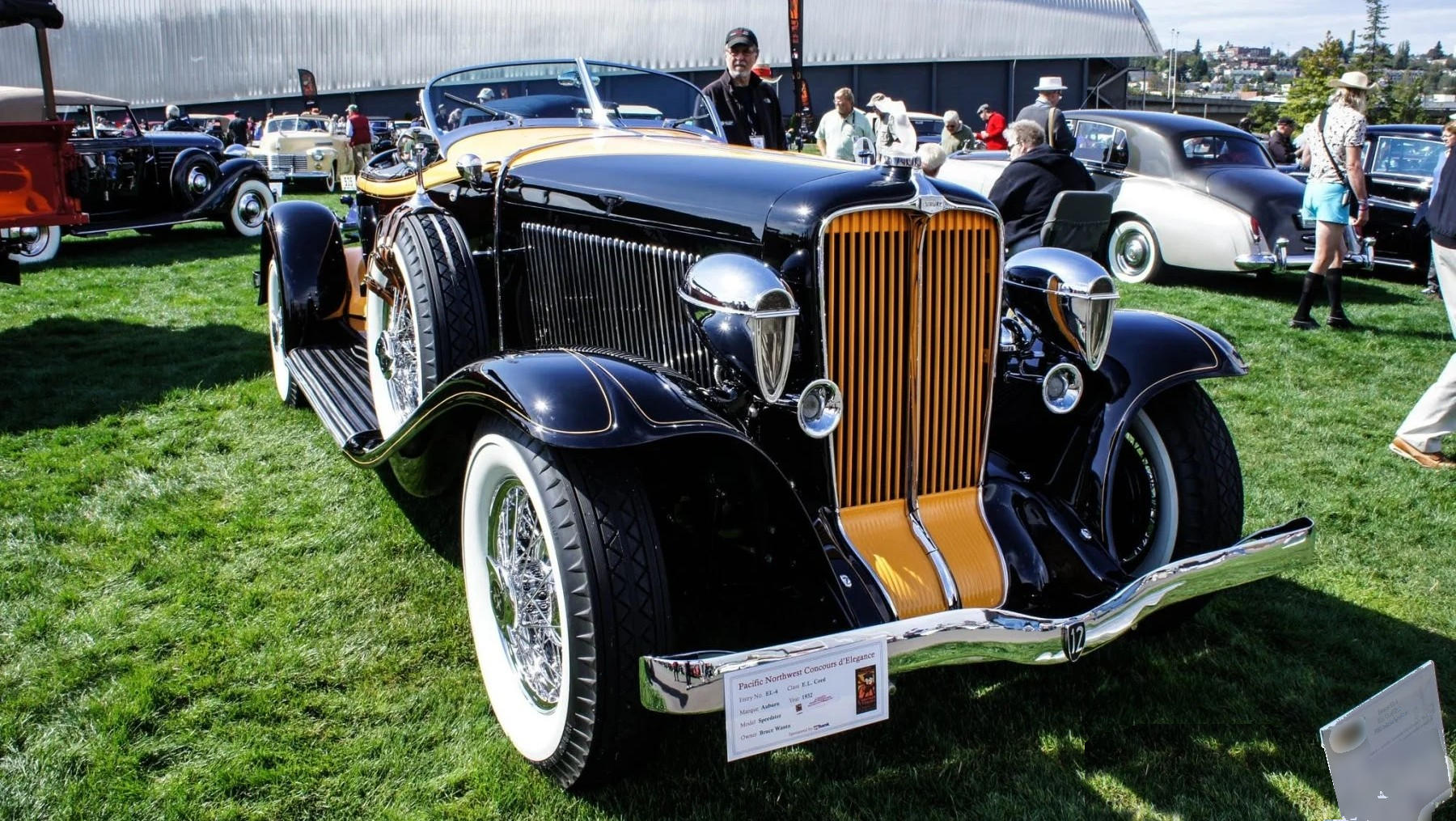 Click to Enlarge-Esc to Close myimgs/ArtDecoCars1910-36/1932 Auburn Boattail Speedster.jpg